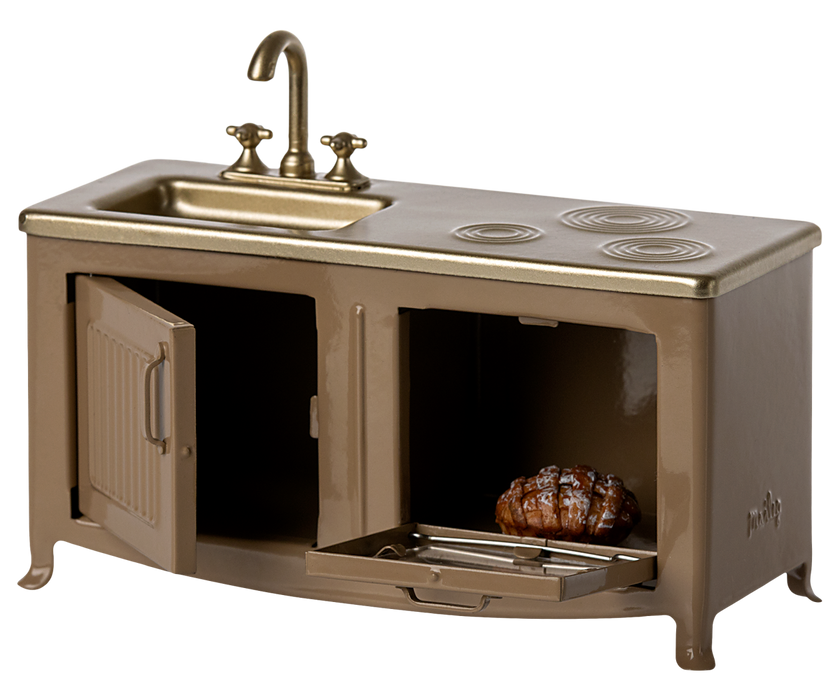 Mouse Kitchen in Light Brown