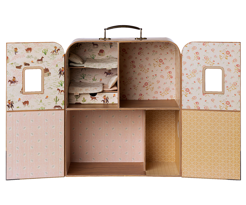 SuitCasa, Little Sister and Brother Mouse