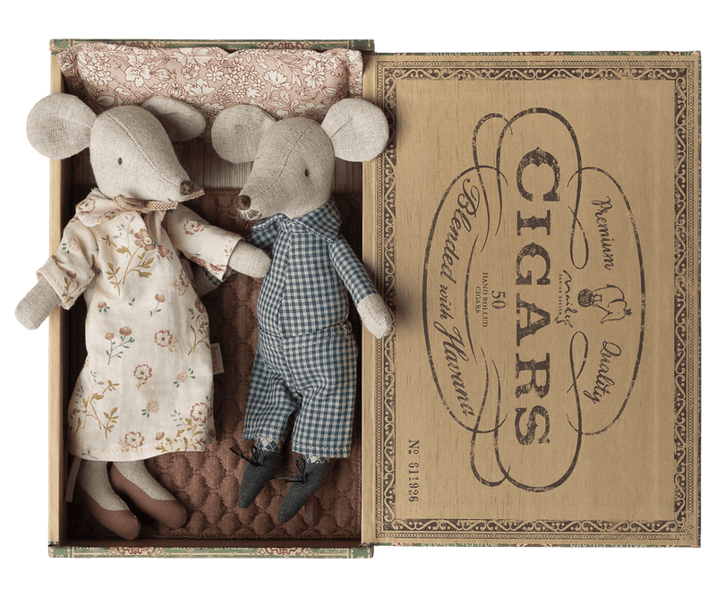 Grandma and Grandpa Mice in Cigarbox - Needle and Grain