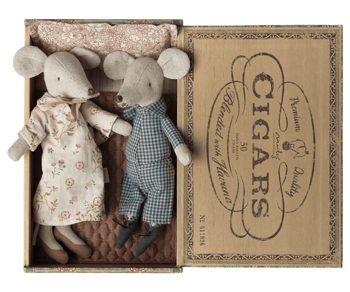 Grandma and Grandpa Mice in Cigarbox - Needle and Grain