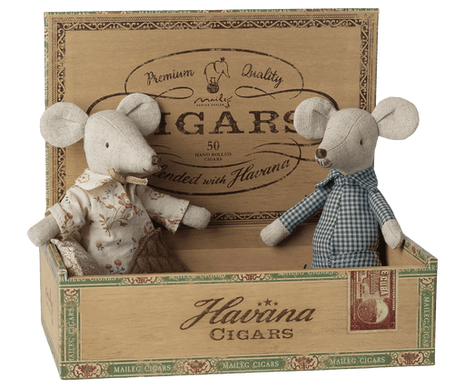 Grandma and Grandpa Mice in Cigarbox - Needle and Grain
