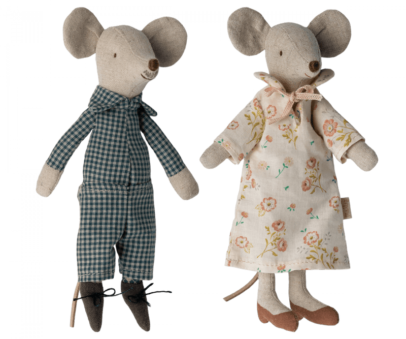 Grandma & Grandpa Mice in Cigarbox - Needle and Grain