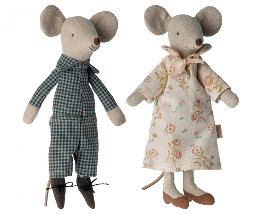 Grandma & Grandpa Mice in Cigarbox - Needle and Grain