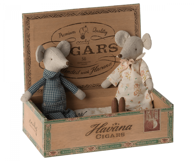 Grandma & Grandpa Mice in Cigarbox - Needle and Grain