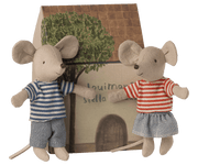 LouiMax and Stella, Little Brother and Sister Mice - Needle and Grain