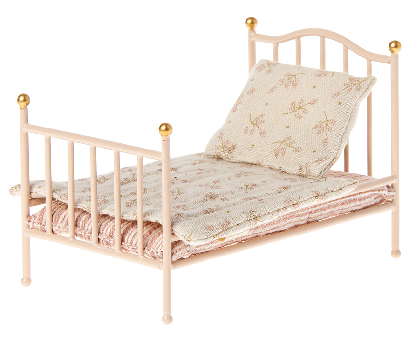Vintage Bed in Rose